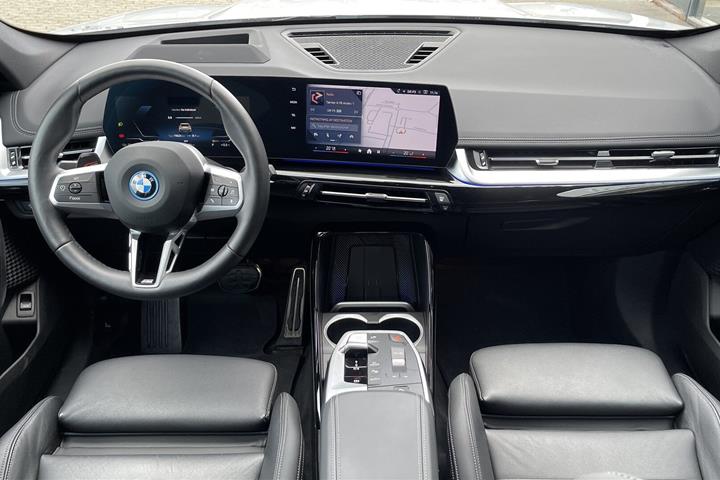 Hvid BMW iX1 fra 2024