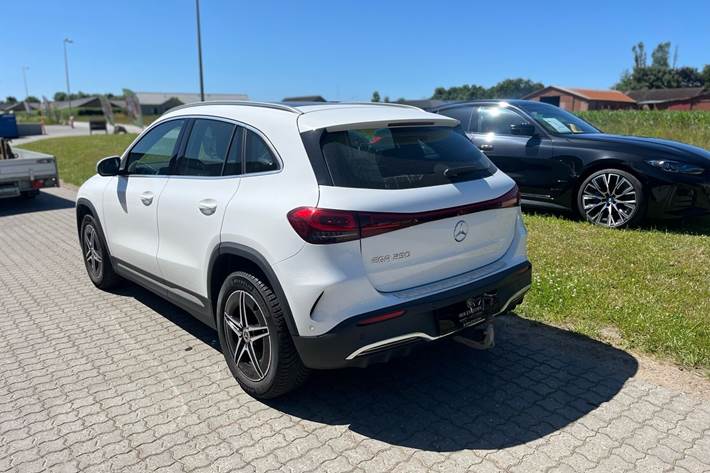 Hvid Mercedes EQA 250 fra 2023