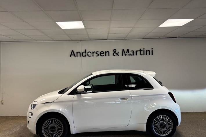 Hvid Fiat 500e fra 2023