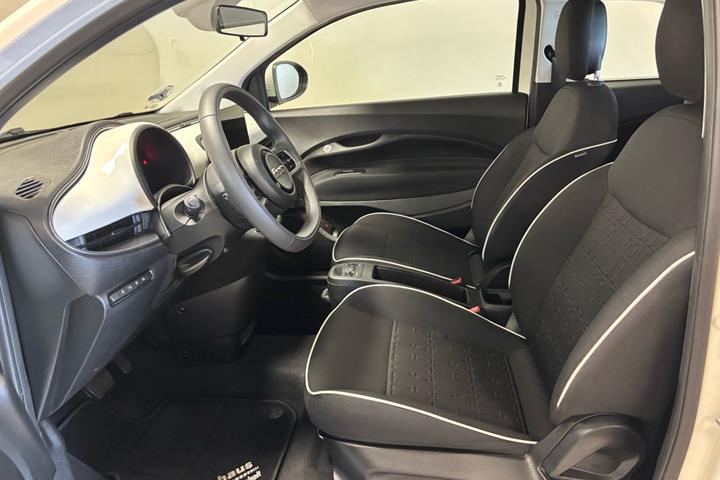 Hvid Fiat 500e fra 2023