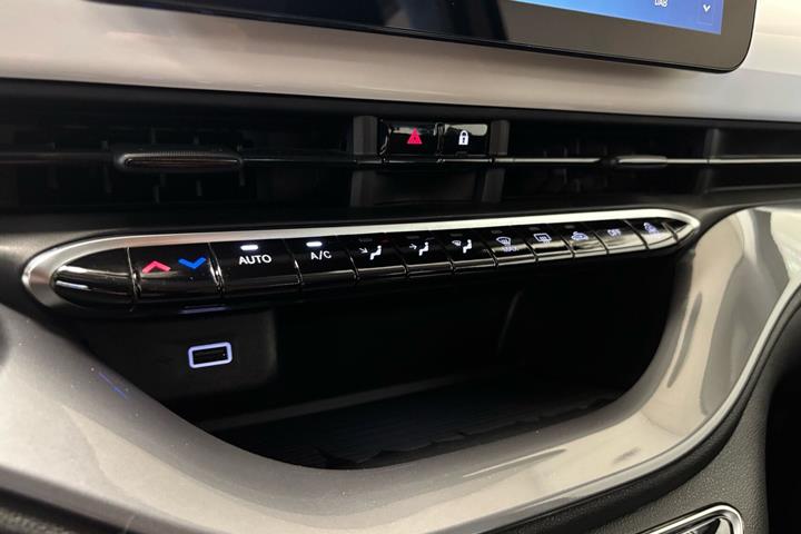 Hvid Fiat 500e fra 2023
