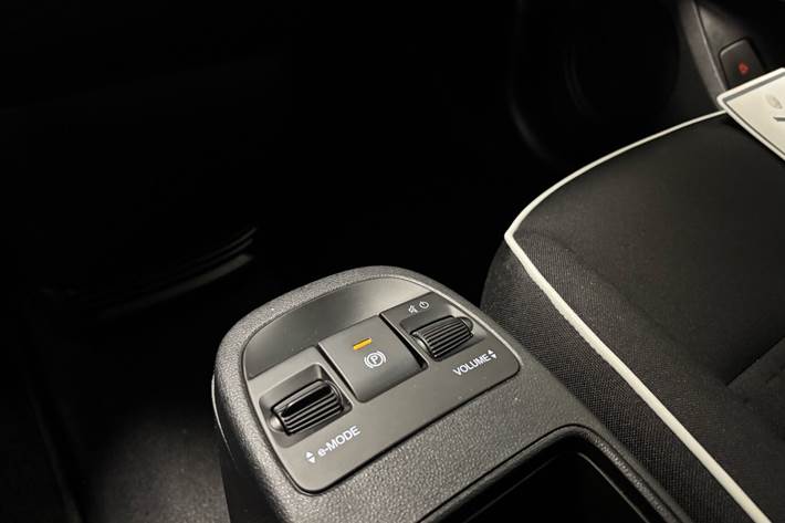Hvid Fiat 500e fra 2023
