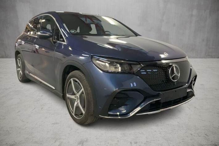 Blå Mercedes EQE 350 fra 2024