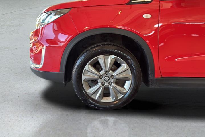Rød Suzuki Vitara fra 2023