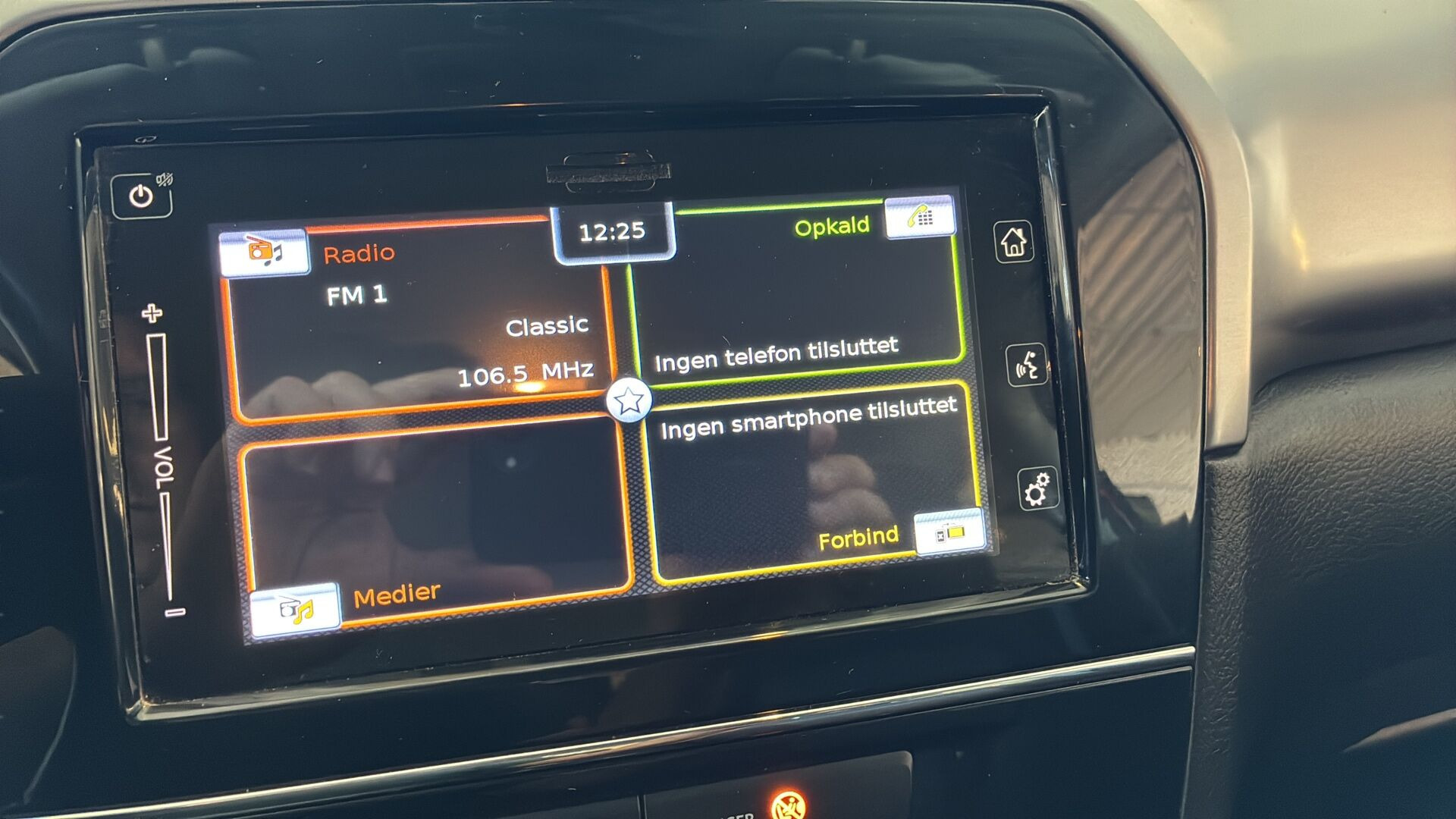 Rød Suzuki Vitara fra 2023