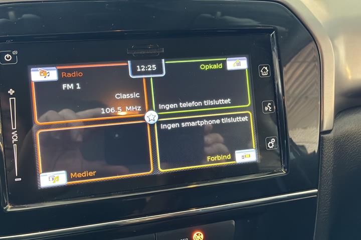 Rød Suzuki Vitara fra 2023