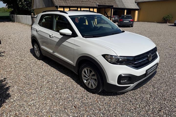 Hvid VW T-Cross fra 2020 set udefra