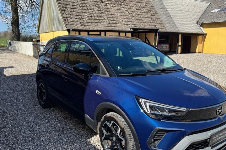 Blå Opel Crossland fra 2021