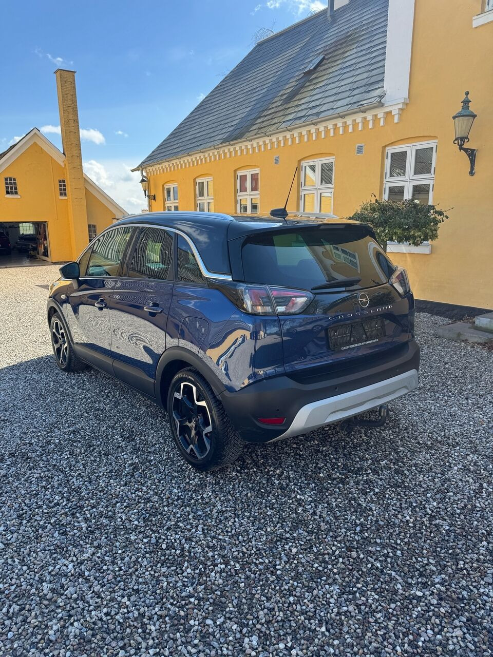 Blå Opel Crossland fra 2021