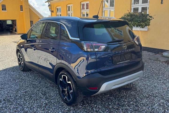 Blå Opel Crossland fra 2021