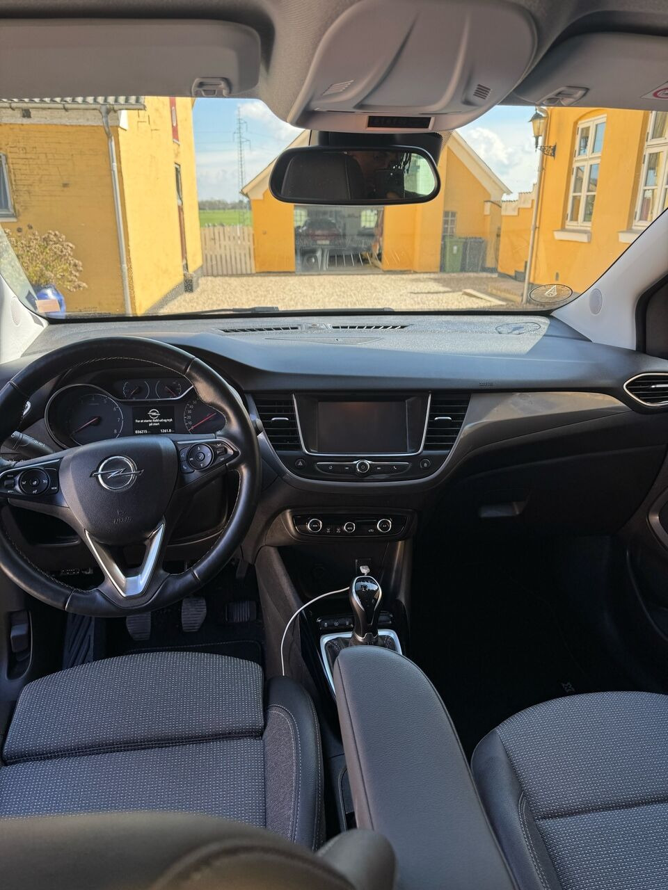 Blå Opel Crossland fra 2021