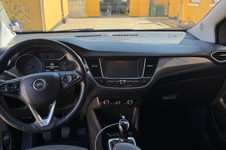 Blå Opel Crossland fra 2021