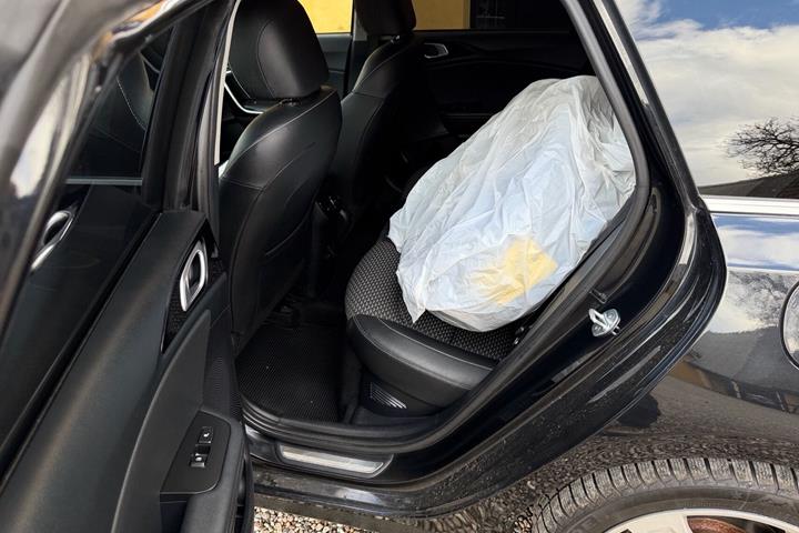 Sort Kia Ceed fra 2022
