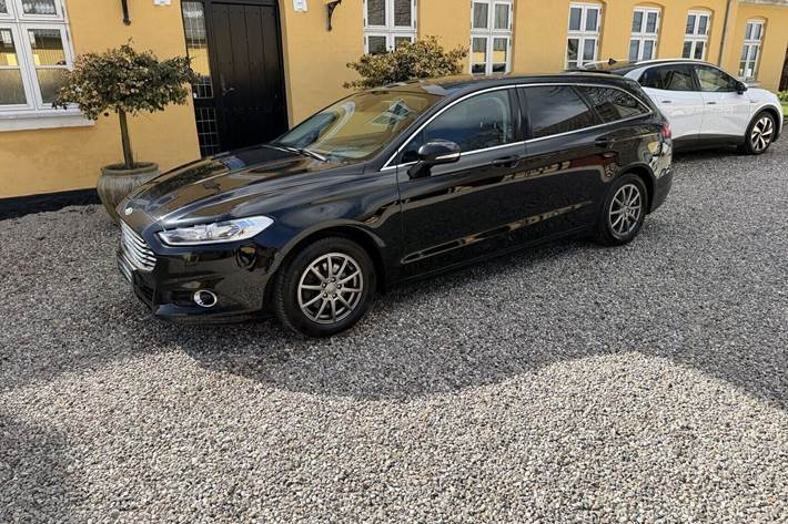 Sort Ford Mondeo fra 2019
