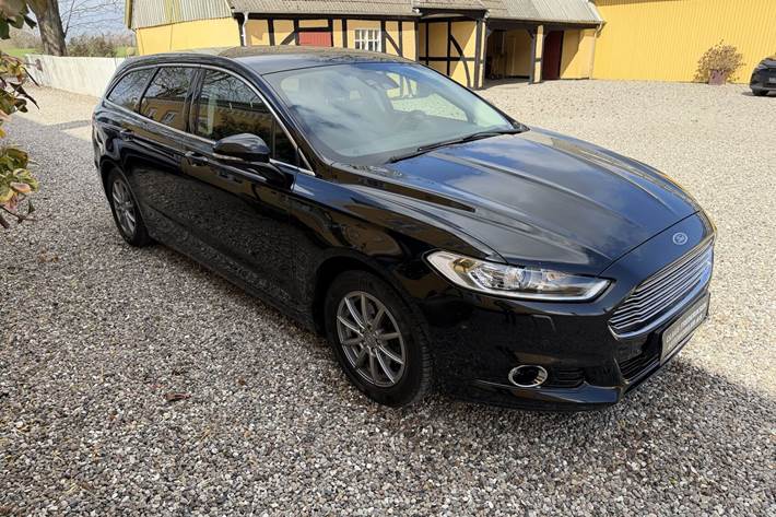 Sort Ford Mondeo fra 2019