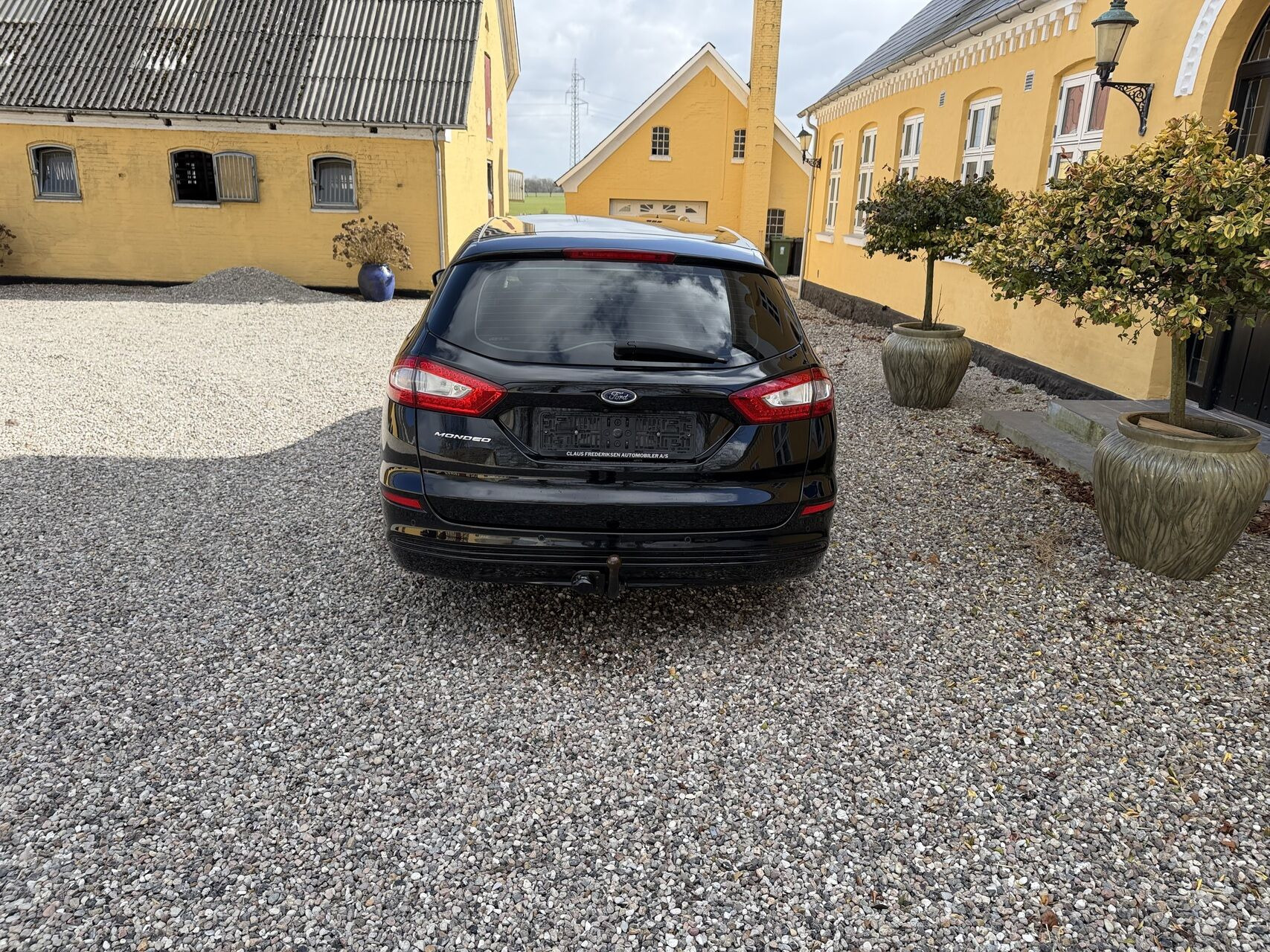 Sort Ford Mondeo fra 2019