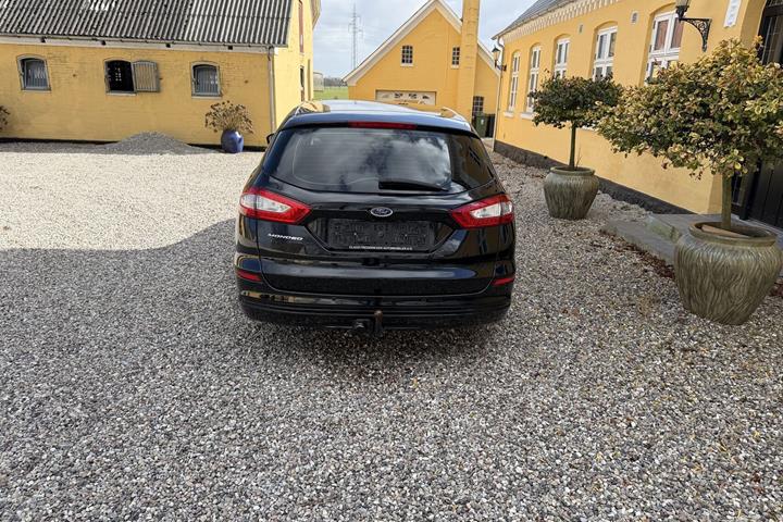 Sort Ford Mondeo fra 2019