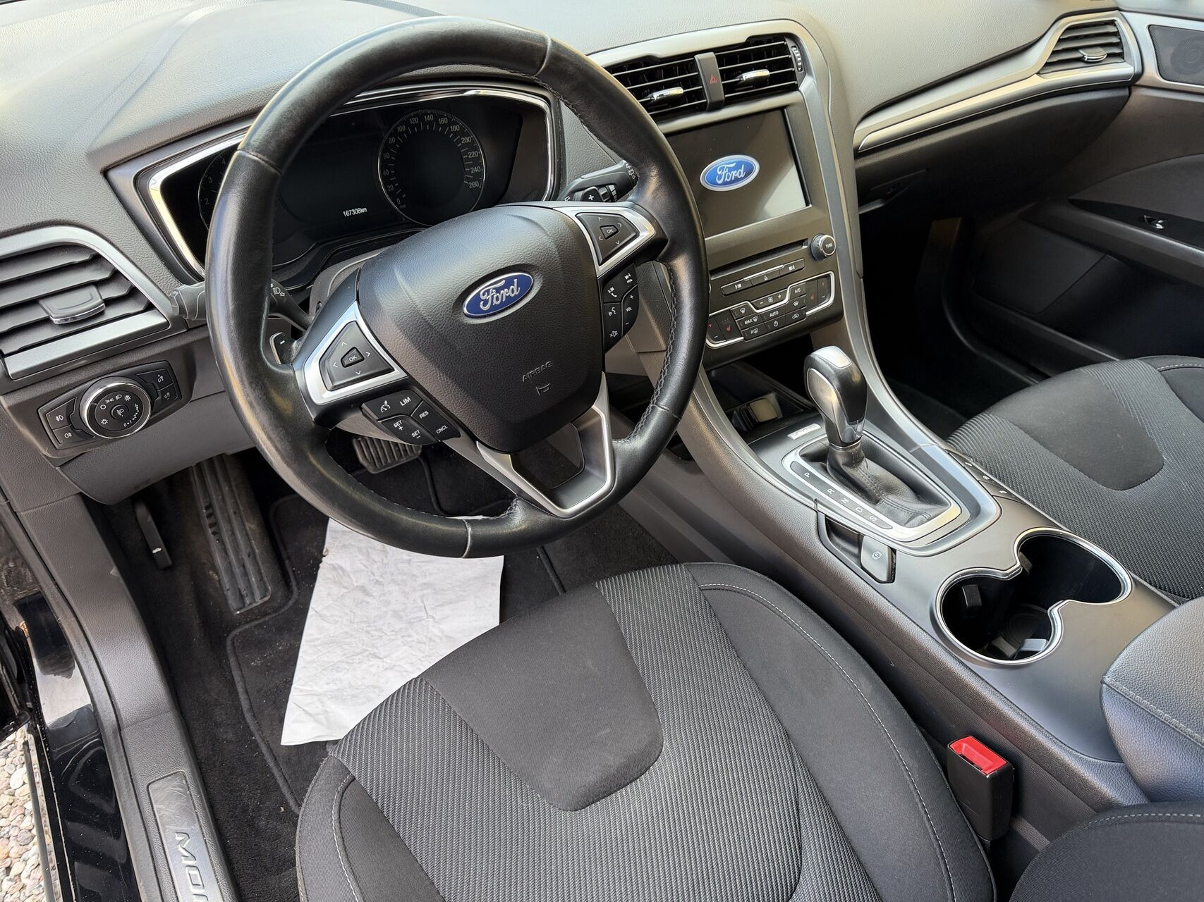 Sort Ford Mondeo fra 2019