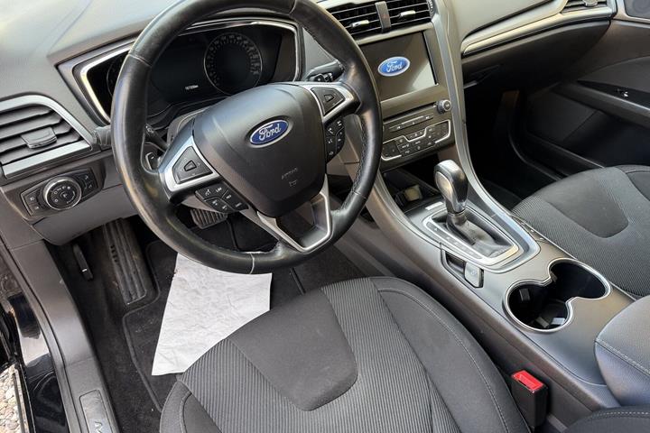 Sort Ford Mondeo fra 2019