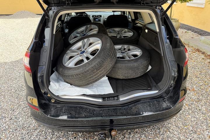 Sort Ford Mondeo fra 2019