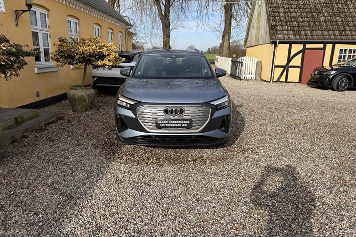 Grå Audi Q4 fra 2022