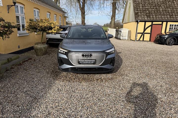 Grå Audi Q4 fra 2022