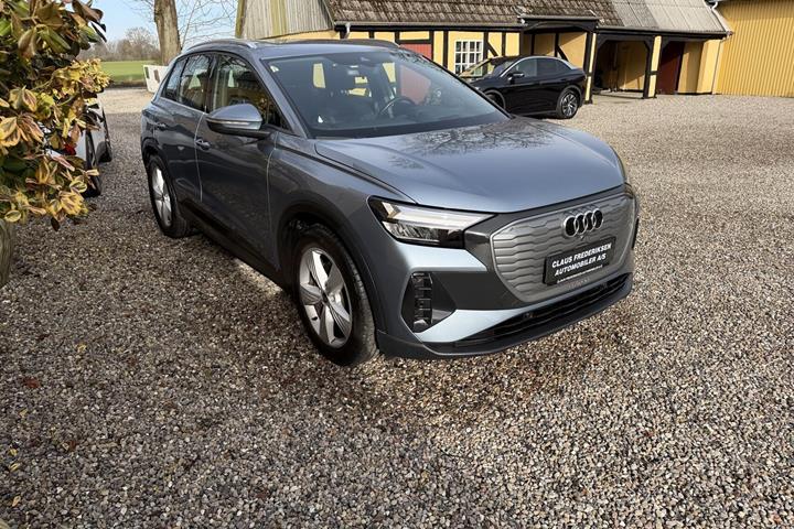 Grå Audi Q4 fra 2022