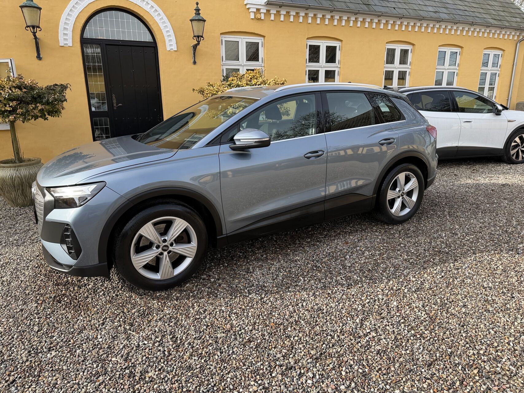 Grå Audi Q4 fra 2022