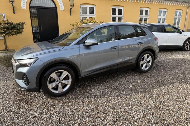 Grå Audi Q4 fra 2022
