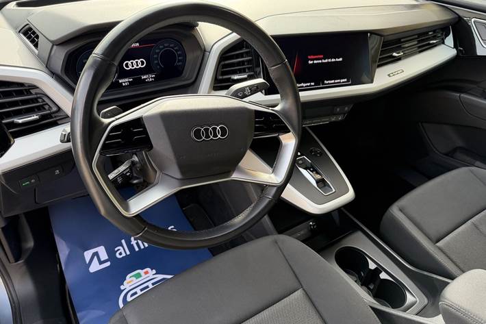 Grå Audi Q4 fra 2022