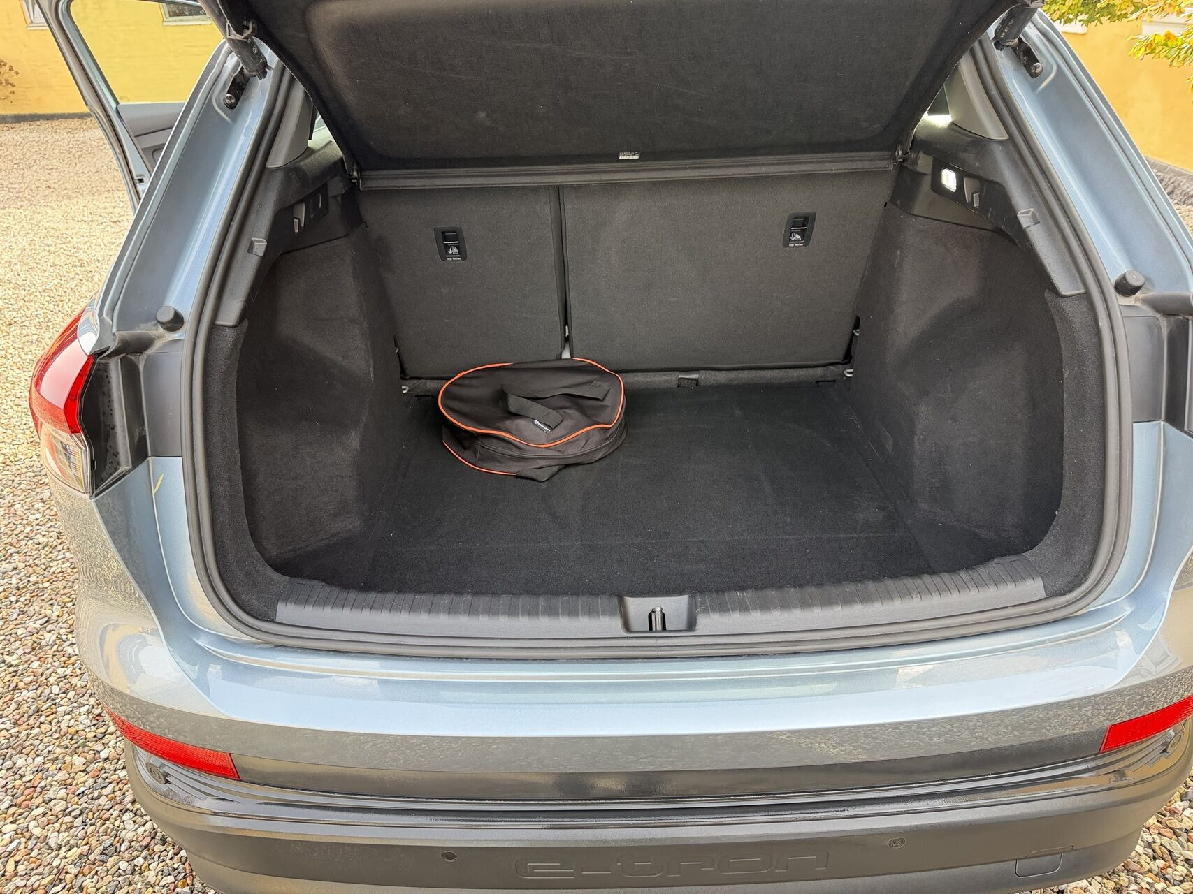 Grå Audi Q4 fra 2022
