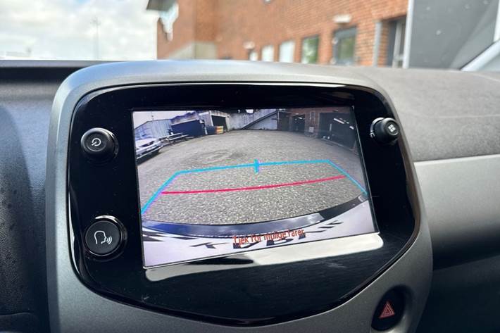 Hvid Toyota Aygo fra 2019