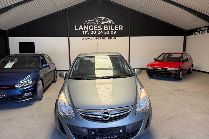 Grå Opel Corsa fra 2011