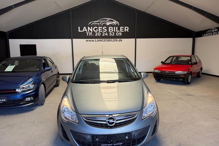 Grå Opel Corsa fra 2011