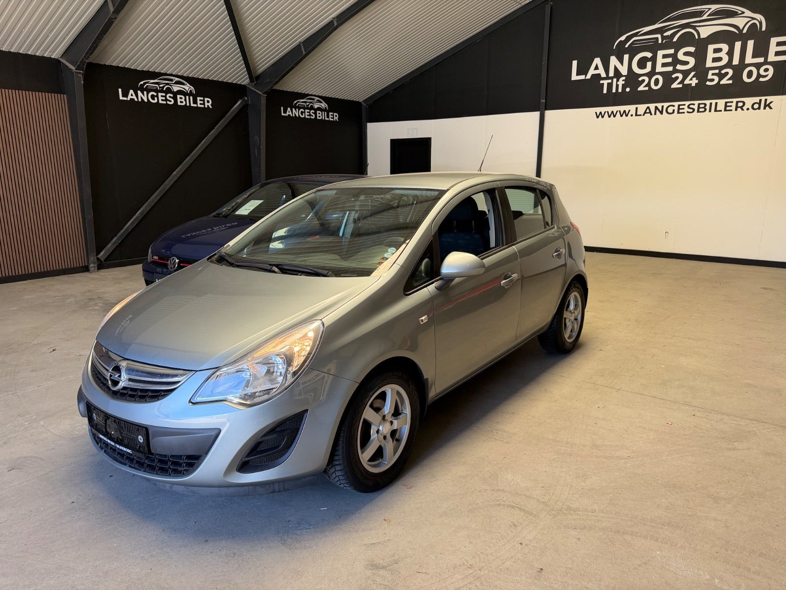 Grå Opel Corsa fra 2011