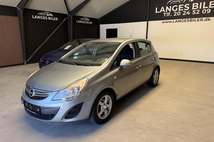 Grå Opel Corsa fra 2011