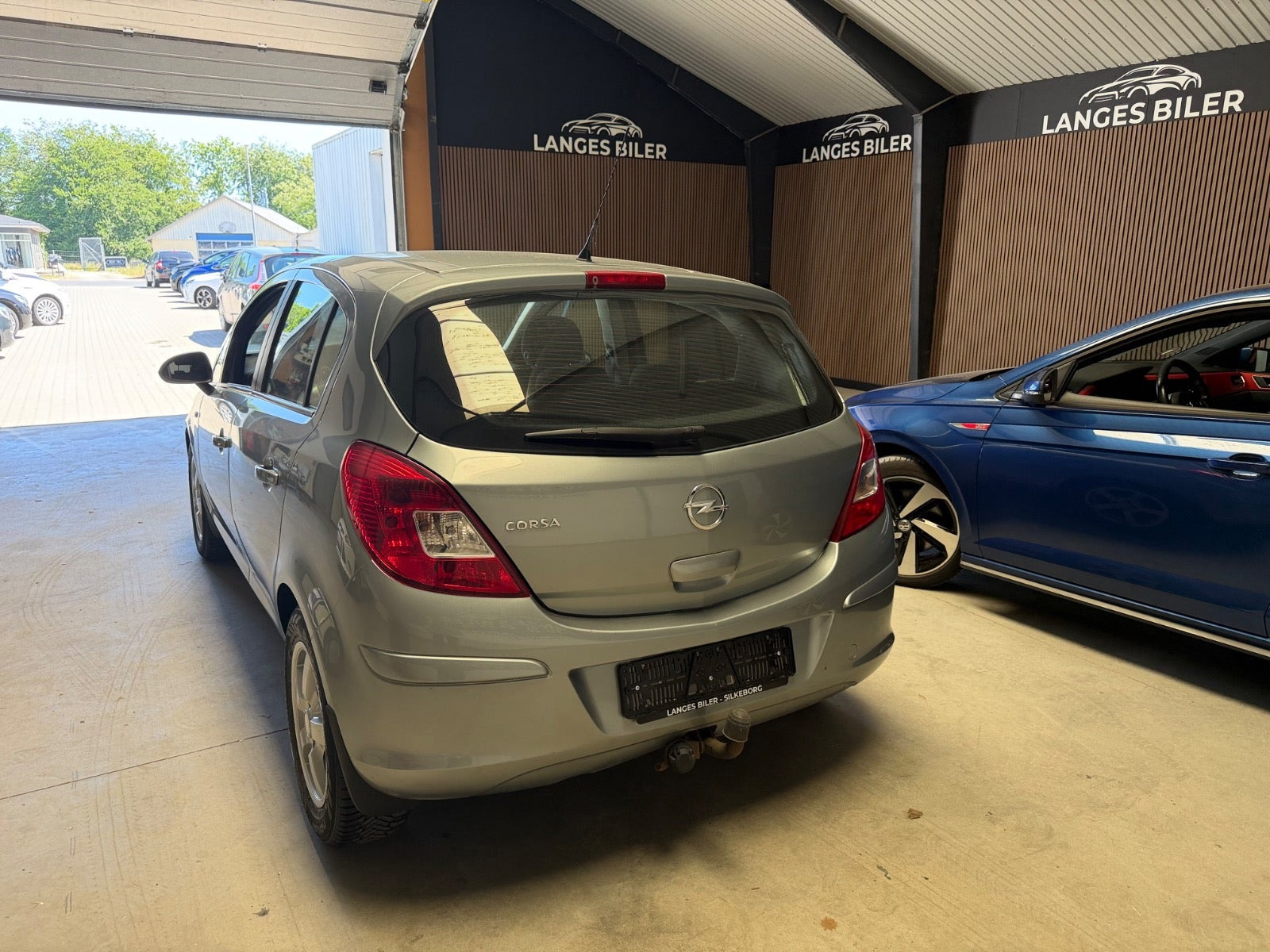 Grå Opel Corsa fra 2011