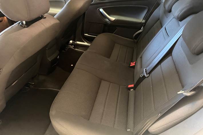 Hvid Ford Mondeo fra 2013
