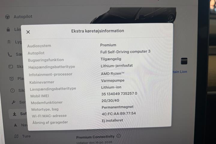 Grå Tesla Model Y fra 2023