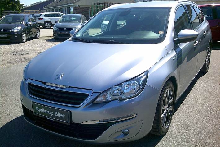Gul Peugeot 308 fra 2015
