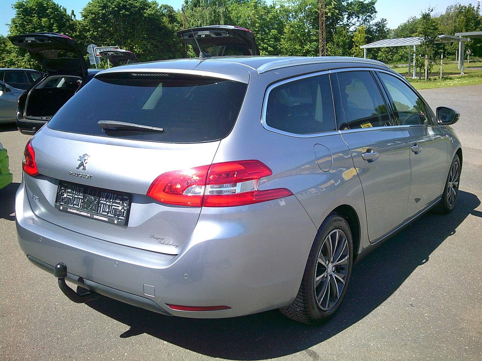 Gul Peugeot 308 fra 2015