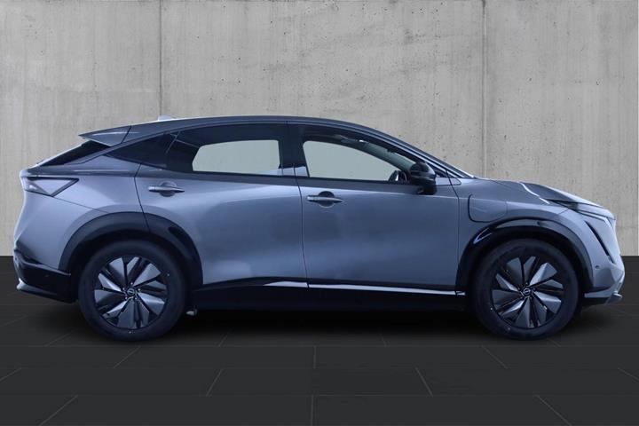 Grå Nissan Ariya fra 2025