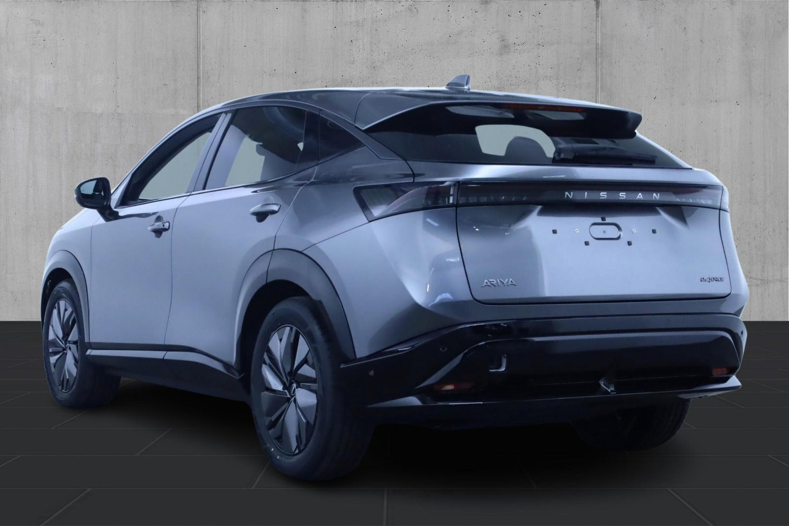 Grå Nissan Ariya fra 2025