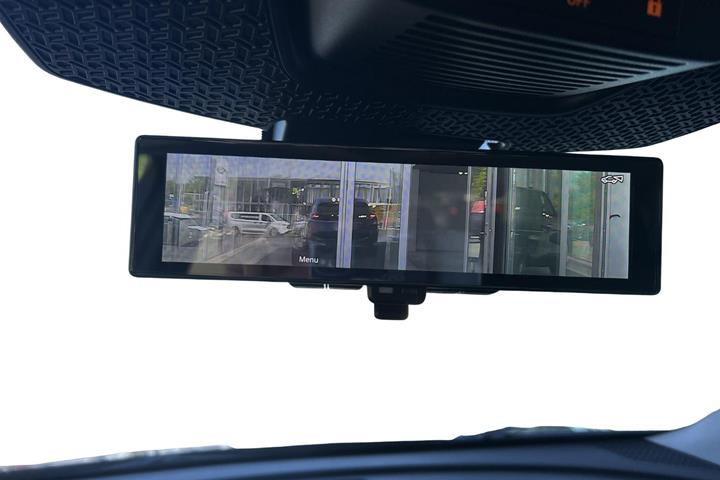 Grå Nissan Ariya fra 2025