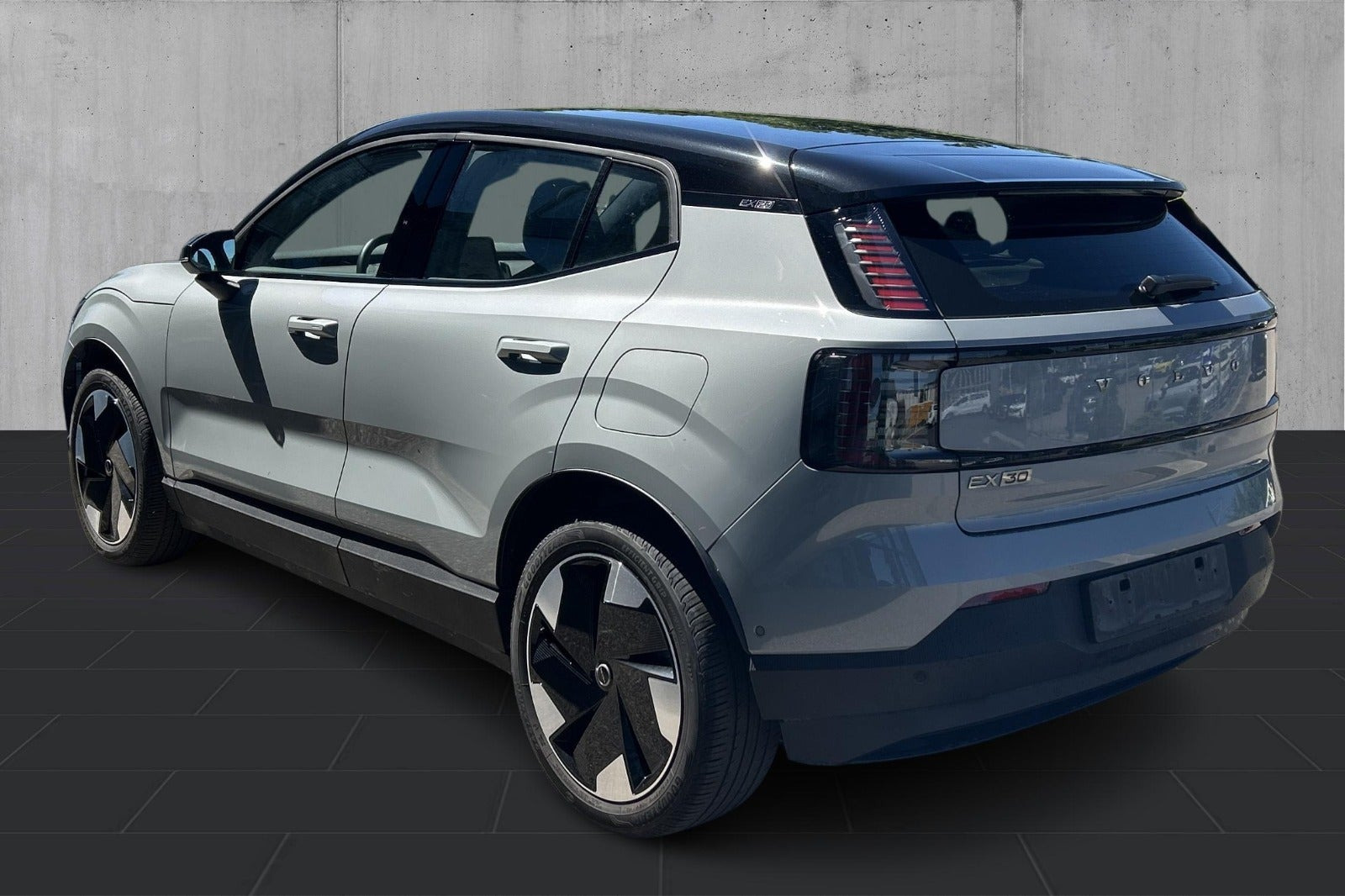 Grå Volvo EX30 fra 2025