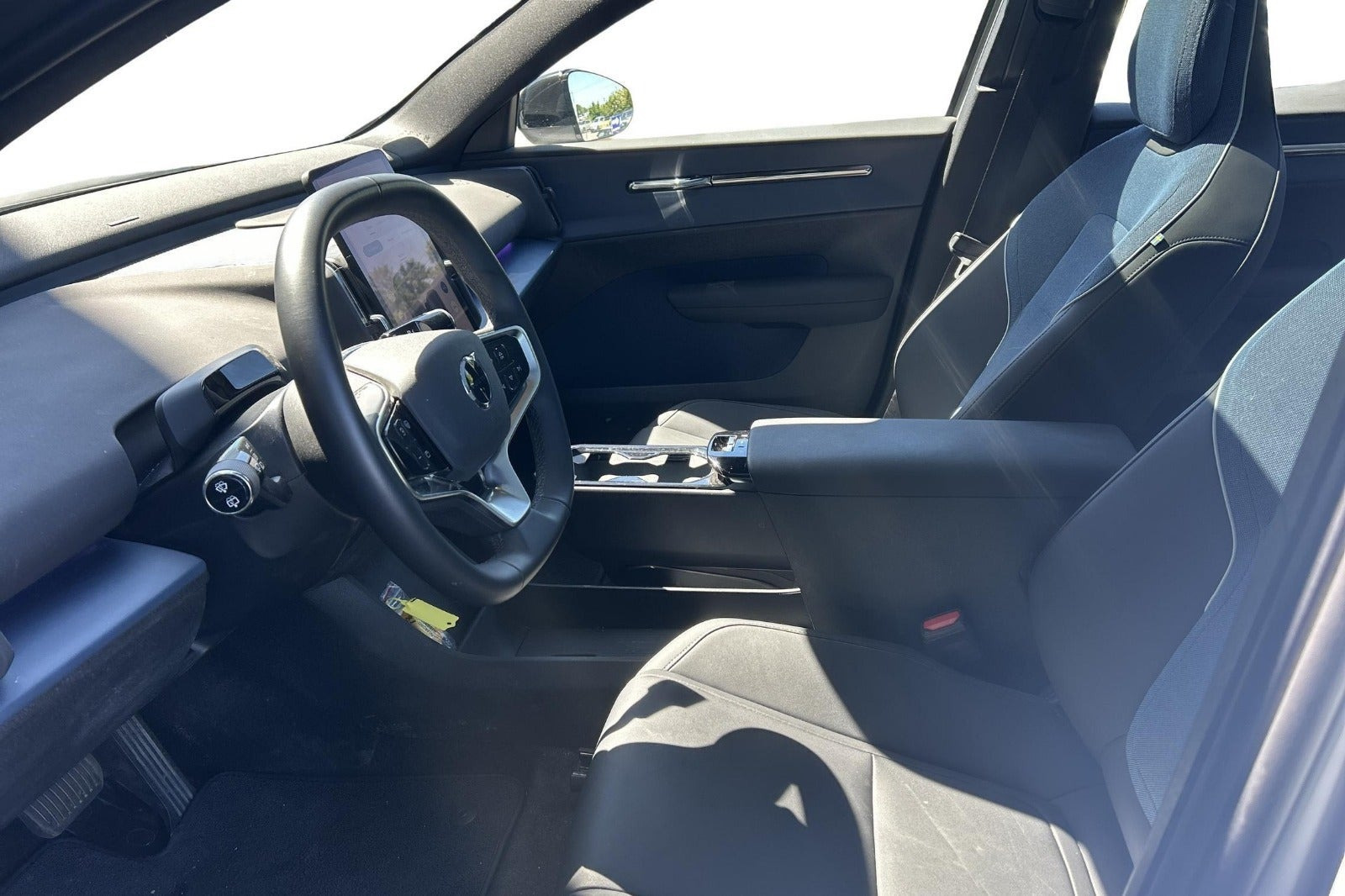 Grå Volvo EX30 fra 2025