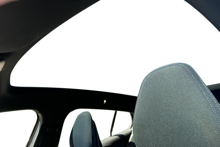 Grå Volvo EX30 fra 2025