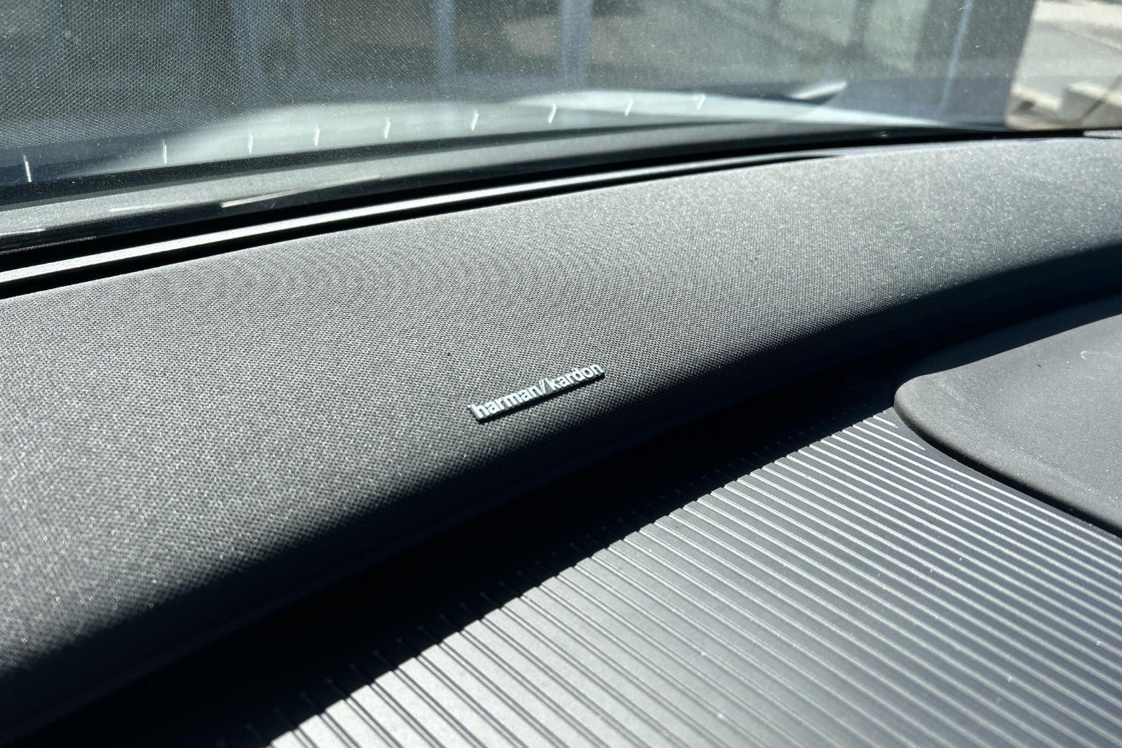 Grå Volvo EX30 fra 2025