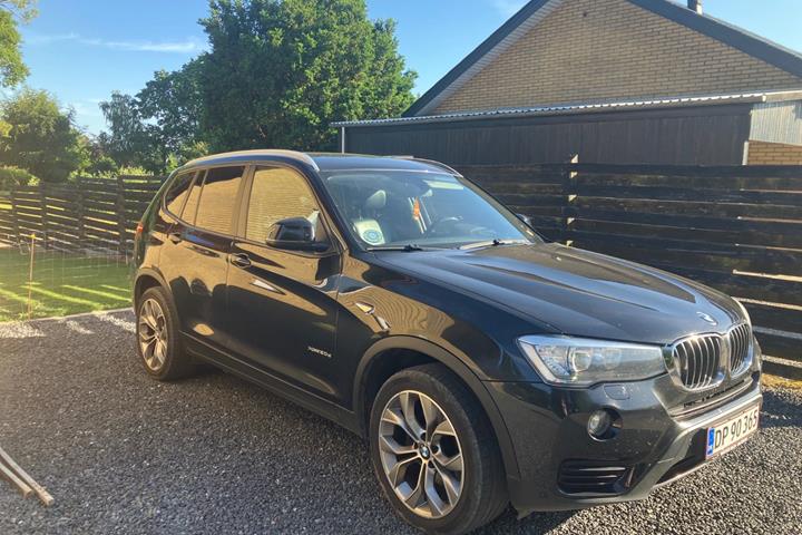 Sort BMW X3 fra 2016 set udefra
