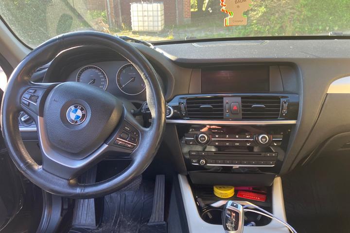Sort BMW X3 fra 2016